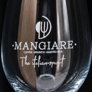 Detail of personalized logo engraving on a wine glass by Morphi Labs
